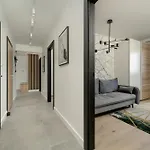 Exclusive River View Apartment With Balcony & Free Garage By Renters Prestige