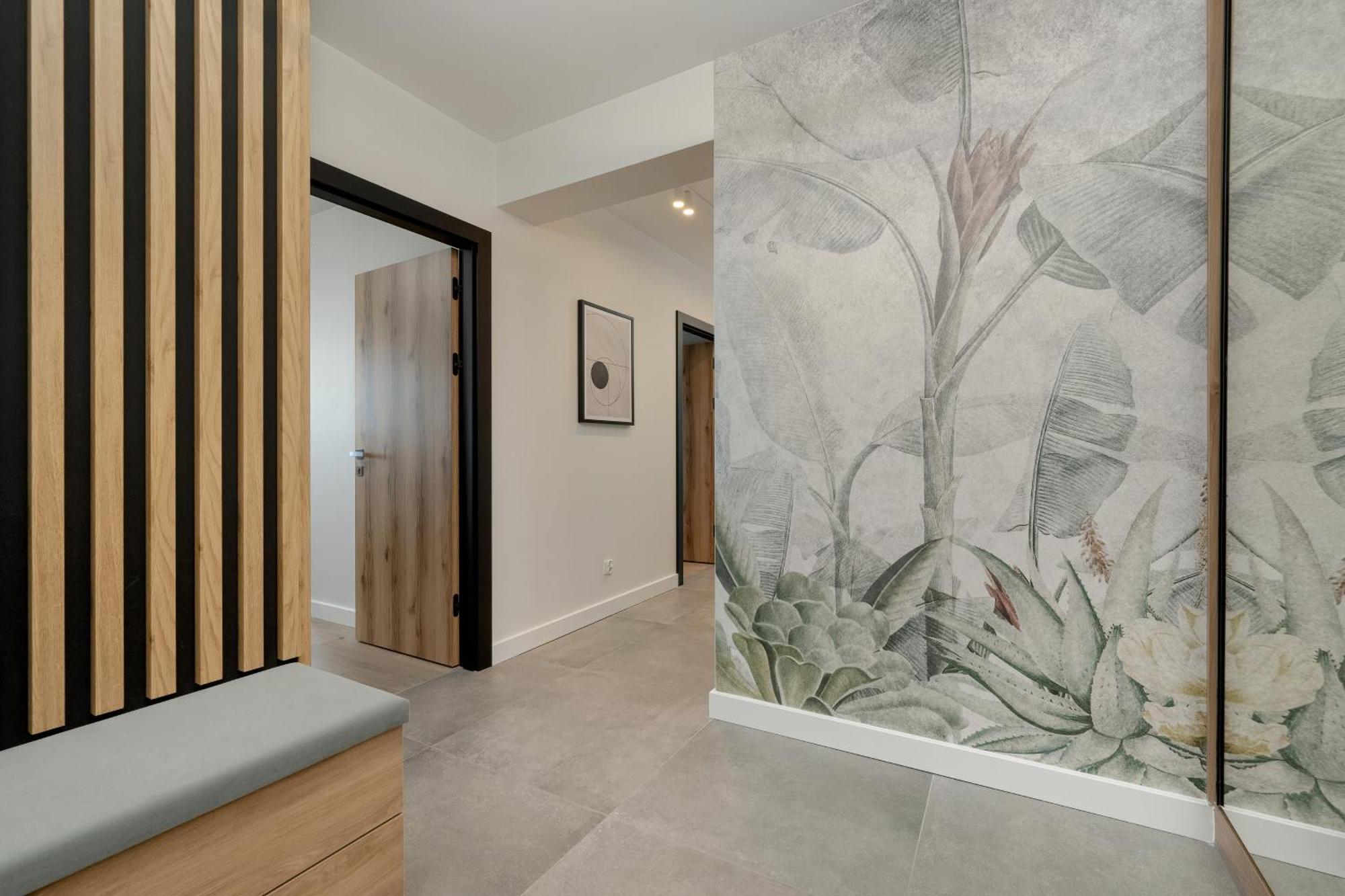 Exclusive River View With Balcony & Free Garage By Renters Prestige Apartment